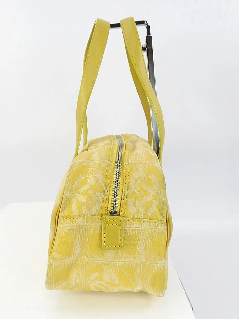 CHANEL Yellow Patterned Shoulder Bag - Picture 4 of 16